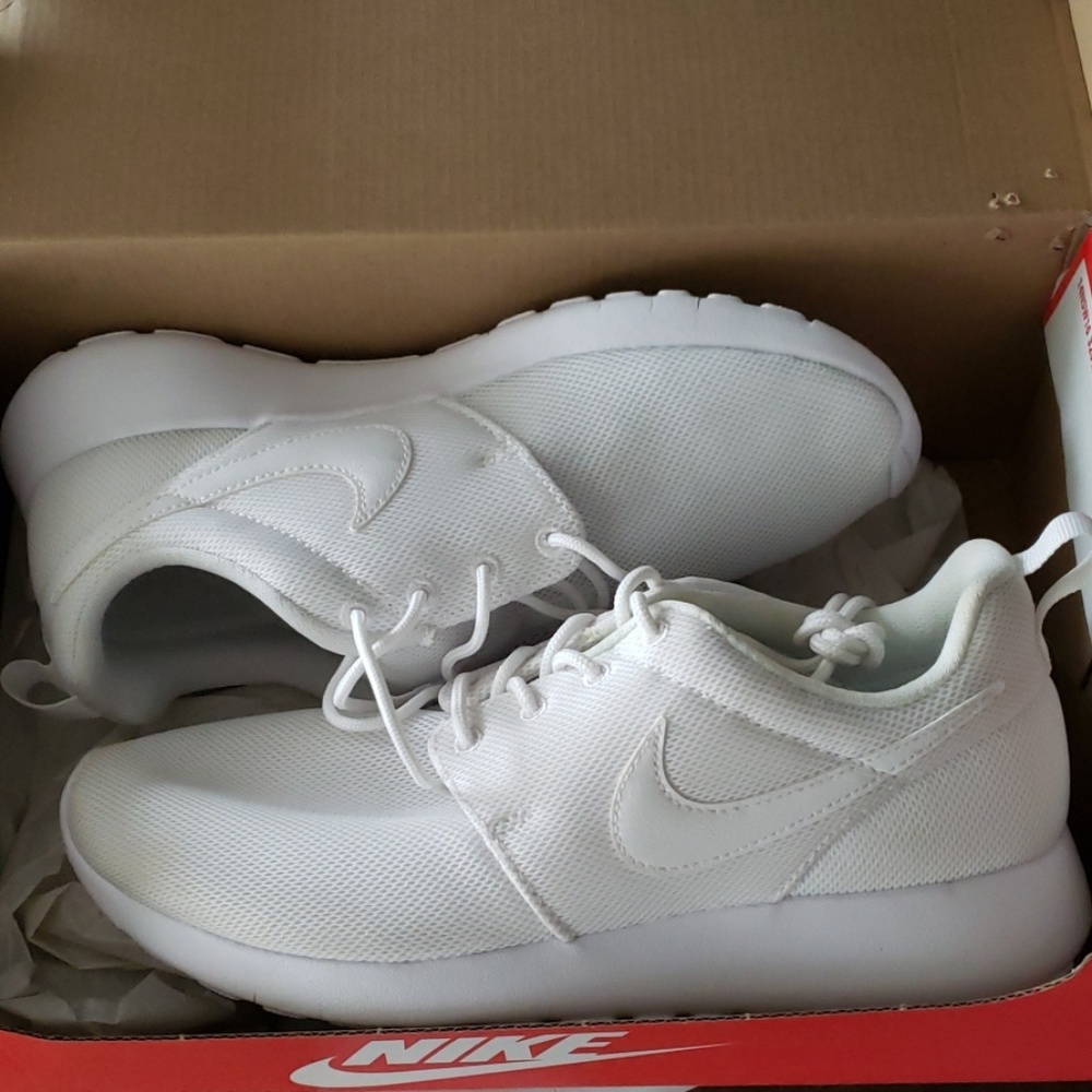 Brand new Nike Roshe